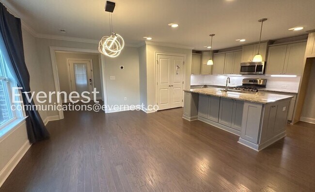 Building Photo - 4-Bed/2.5-Bath/Pet Friendly/Available Now!