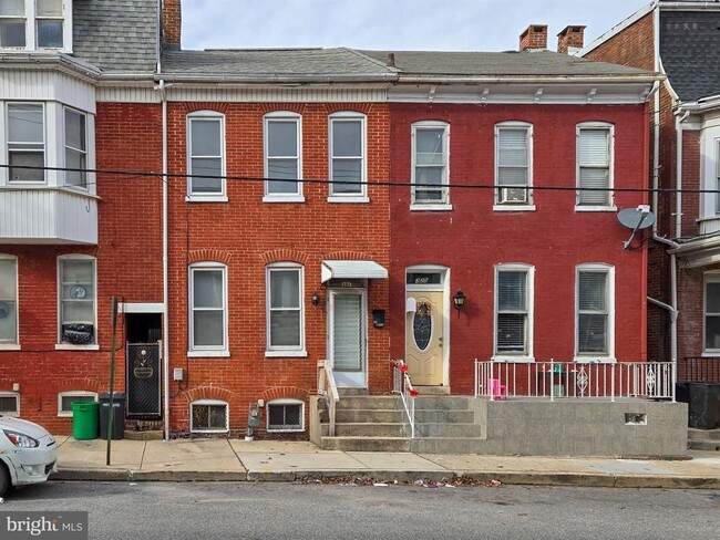 Building Photo - 2 Bedroom 1 Bathroom in York!