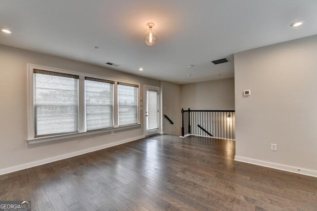 Building Photo - 2083 Holtz Ln