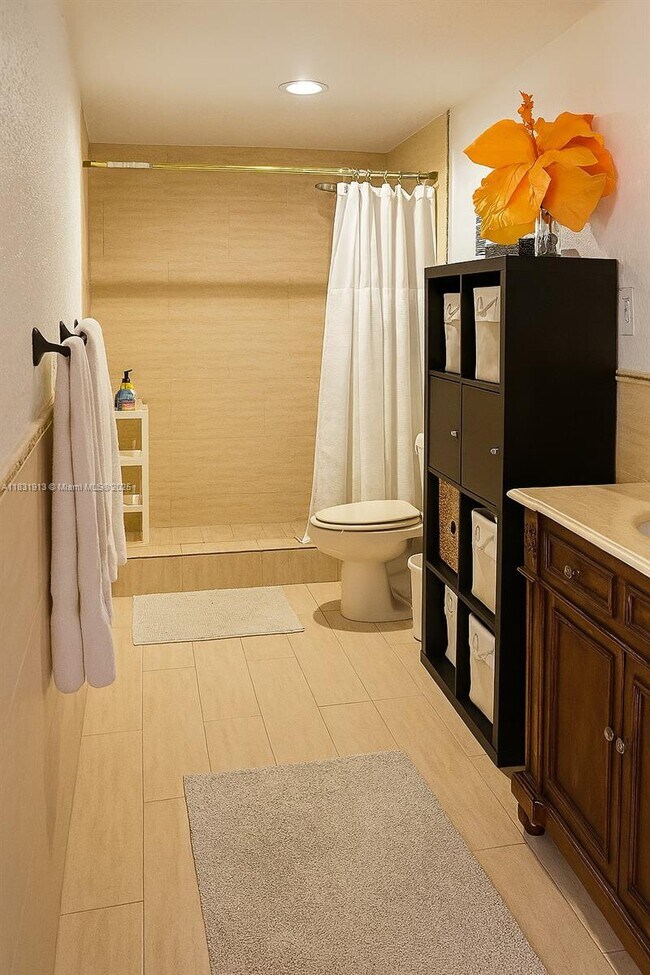 Building Photo - 7441 Bay Hill Dr