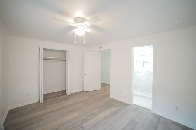 Building Photo - 1118 Louise Dr