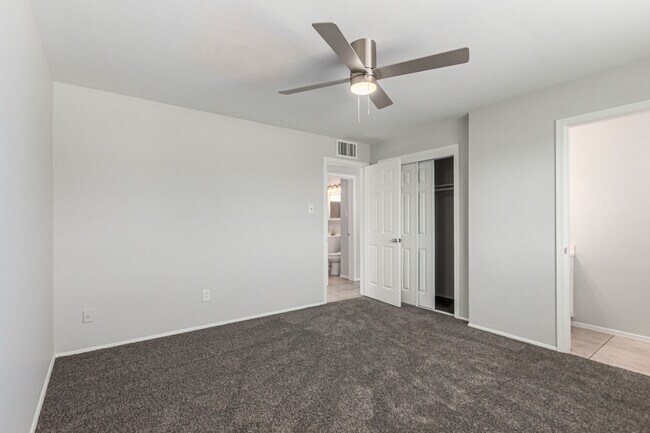 Building Photo - 1238 E Vine Ave