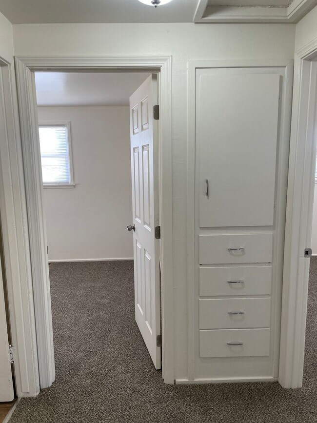 Building Photo - Beautifully Updated 3-Bed, 2-Bath Home – Move-In Ready!