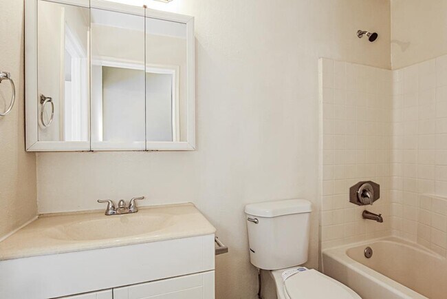 Primary Photo - 8425 W Coronado Rd