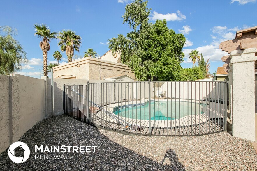 Building Photo - 820 E Marco Polo Rd