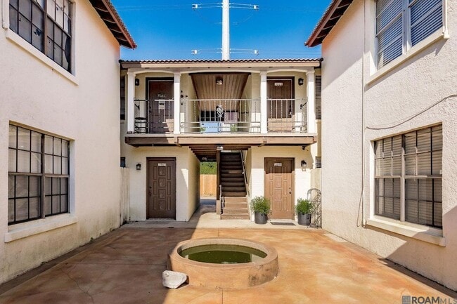 Building Photo - 3003 Greenwood Dr