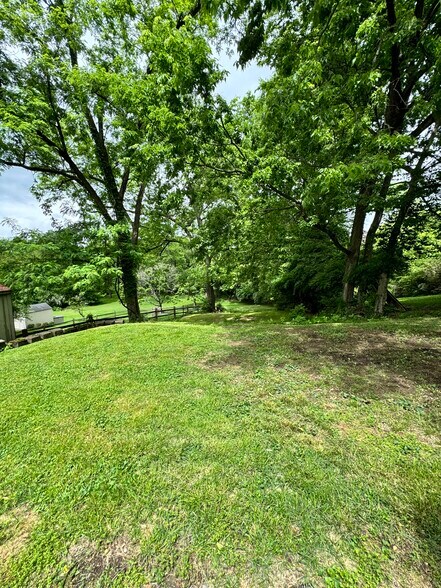 Beautiful backyard! - 45 Hartweg Ave