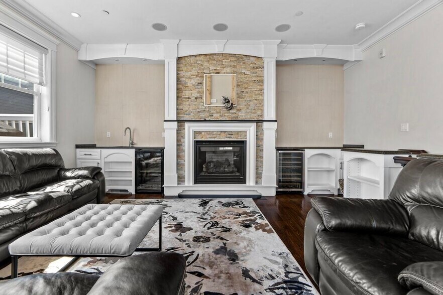 Building Photo - 161 Tudor St