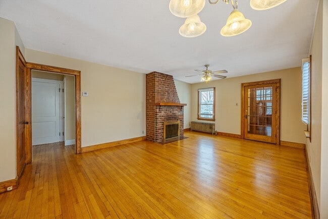 Building Photo - 27 Lathrop St