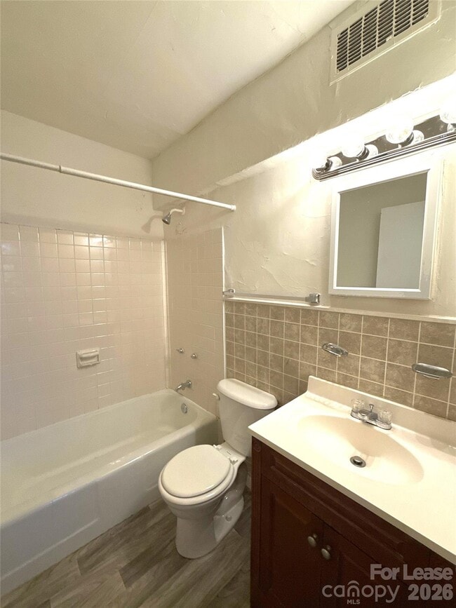 Building Photo - 2126 E 7th St