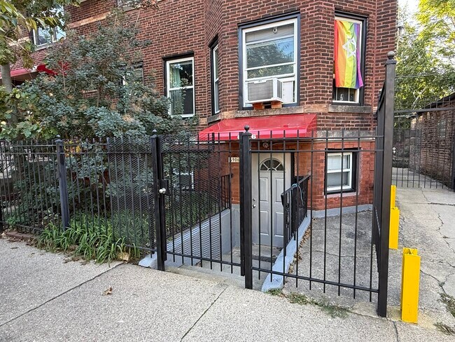 Primary Photo - 6906 N Wayne Ave