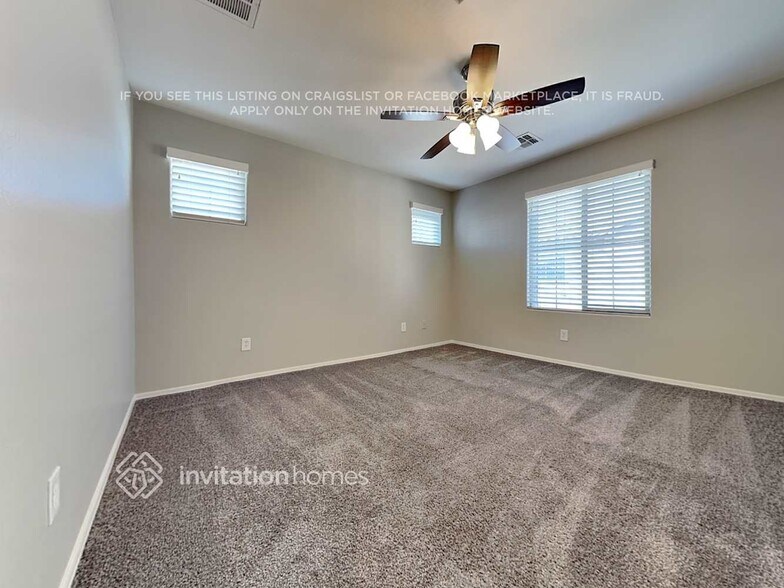 Building Photo - 225 N Sandal