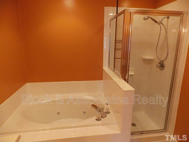 Building Photo - 5523 Cottonrose Ln