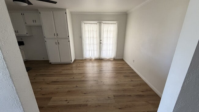 Building Photo - Beautiful Single-Story Home with Fireplace & Huge Backyard