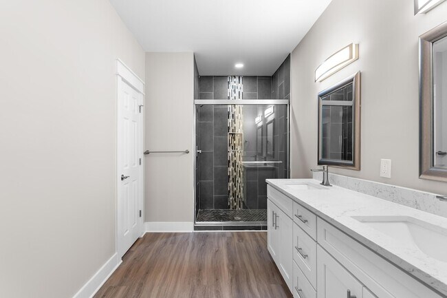 Building Photo - 5 Romana Ln