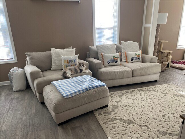 Building Photo - 12409 Dumas St