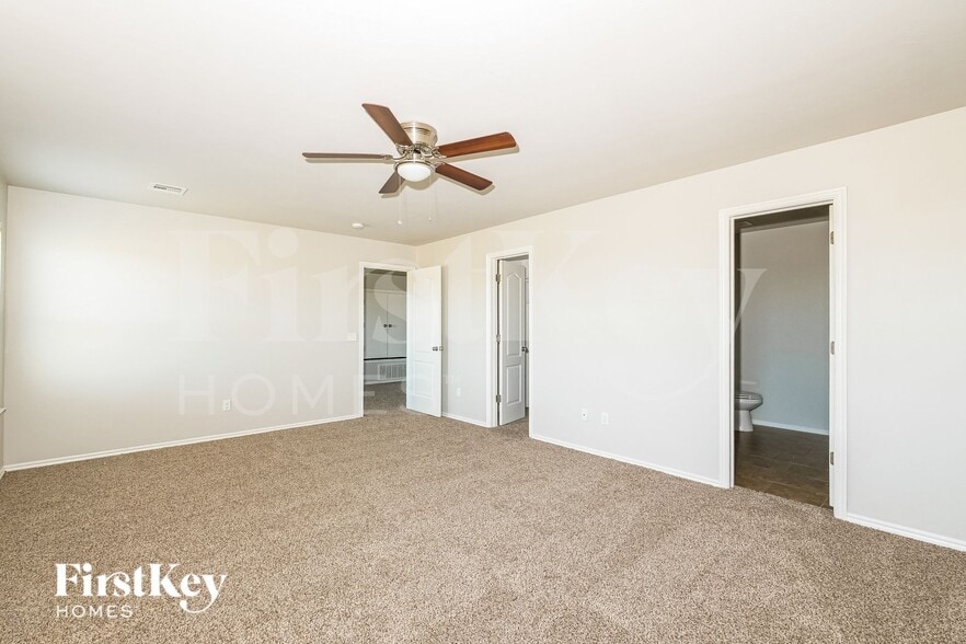 Building Photo - 7212 Meadow Lake Dr