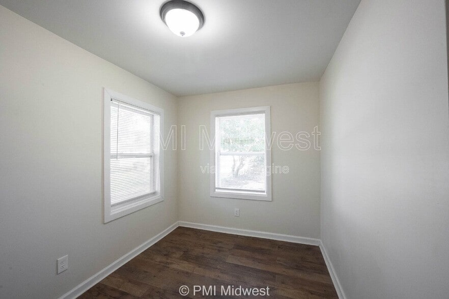 Building Photo - 512 N Chester Ave