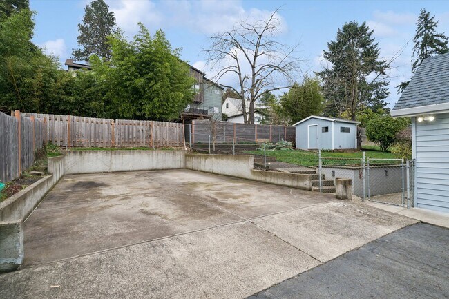 Building Photo - Beautiful Hillsdale 4 BR, 2 BA home