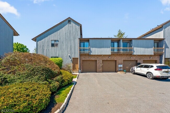 Building Photo - 30 Chestnut Ct