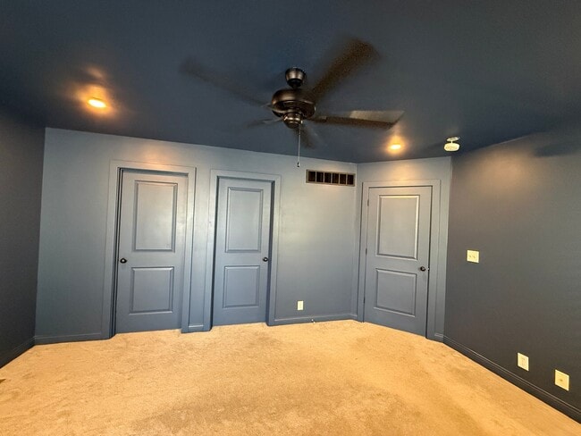 Building Photo - BEAUTIFUL CLIFTON HOME W/FENCED IN YARD AND FINISHED BASEMENT