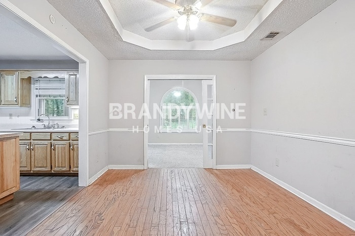 Building Photo - 205 Oak Shores Dr