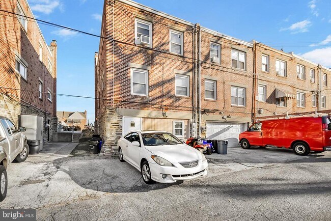 Building Photo - 808 Windermere Ave
