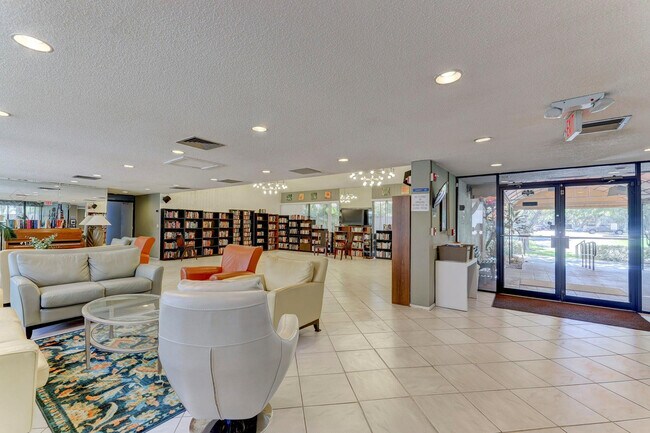 Building Photo - 2334 S Cypress Bend Dr