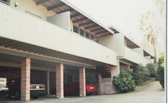 Building Photo - 891-899 Bell St