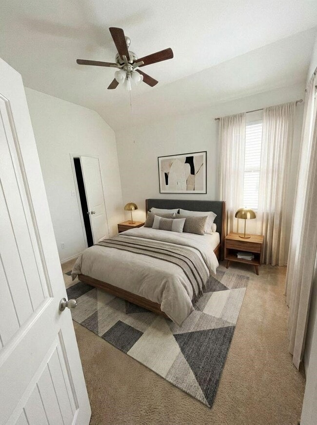 Building Photo - 129 Autumn Forest Ln