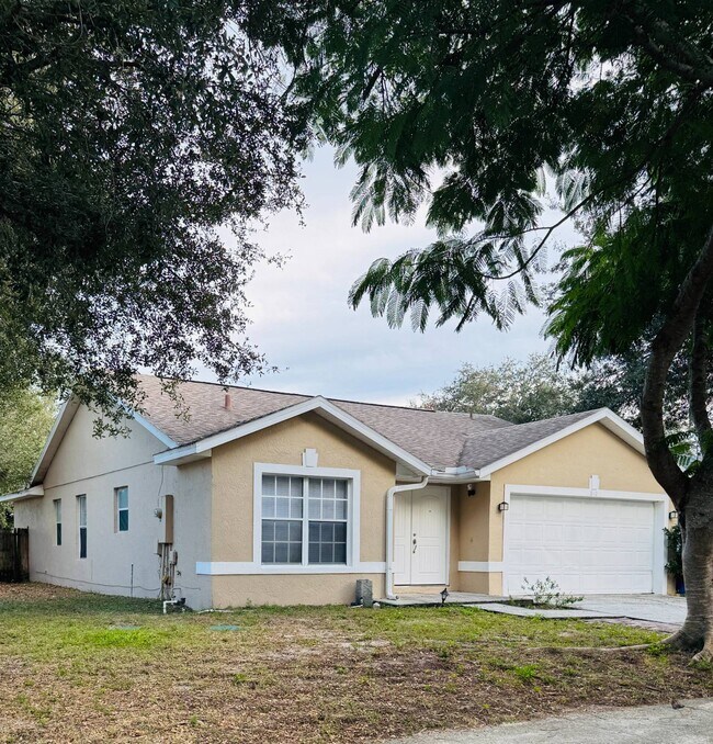 Building Photo - 810 Veronica Cir