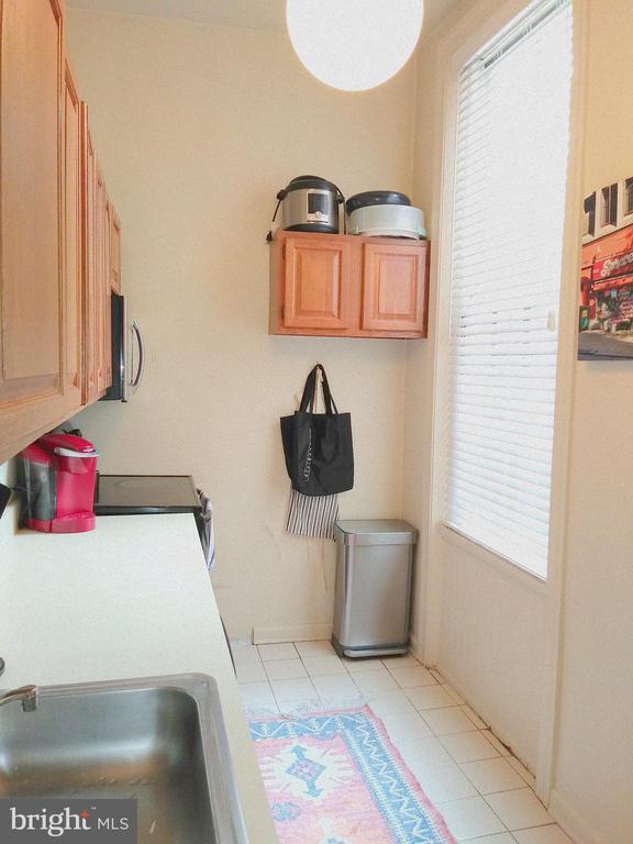 Building Photo - 2043 Mt Vernon St