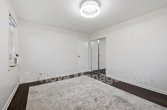 Building Photo - 836 Thorn St