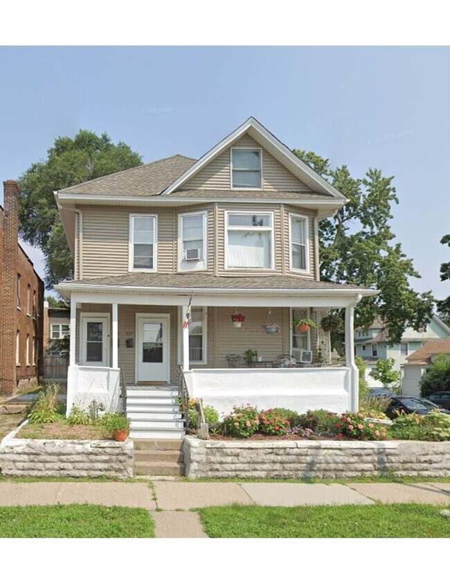Building Photo - 517 Minnehaha Ave E