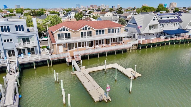 Building Photo - 802 N Harvard Ave