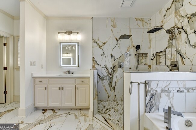 Building Photo - 8910 Pinehurst Cove