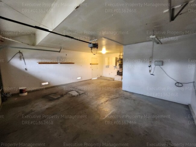 Building Photo - 3 bedrooms /2.5 bath two-story gem boasts ...