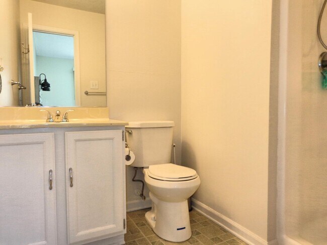 Building Photo - Lynnhaven Shores