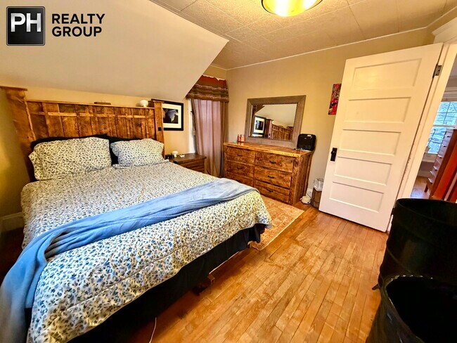 Building Photo - 157 Riverview Ave