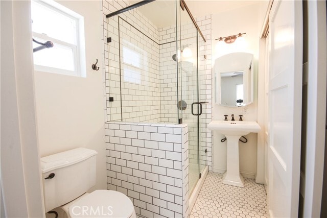 Building Photo - 1040 W Almond Ave