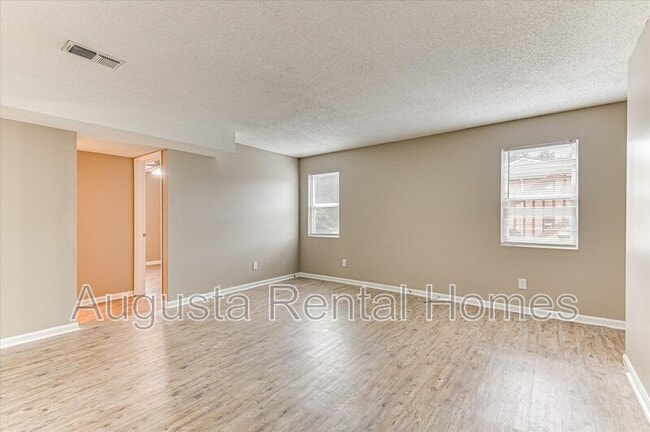 Building Photo - 3033 Old Powderhouse Rd