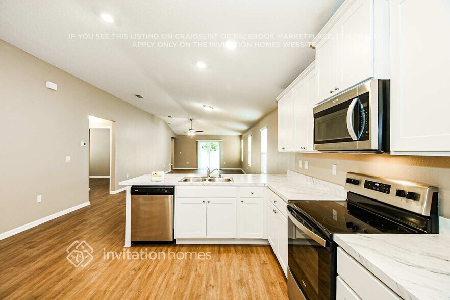 Building Photo - 2344 Oak Stream Dr