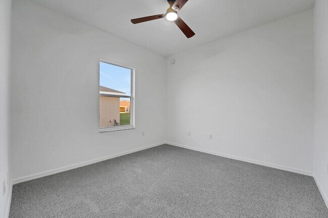 Building Photo - 327 Cloverdale Rd