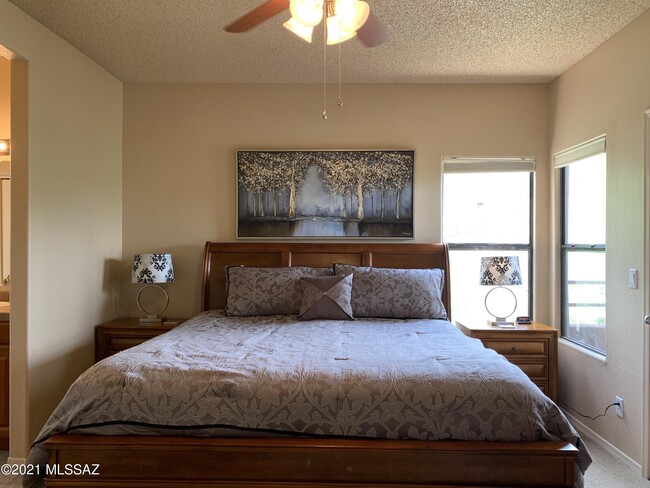 Building Photo - 6655 N Canyon Crest Dr