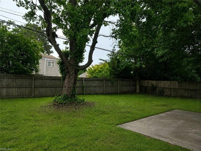 Building Photo - 932 Gossman Dr