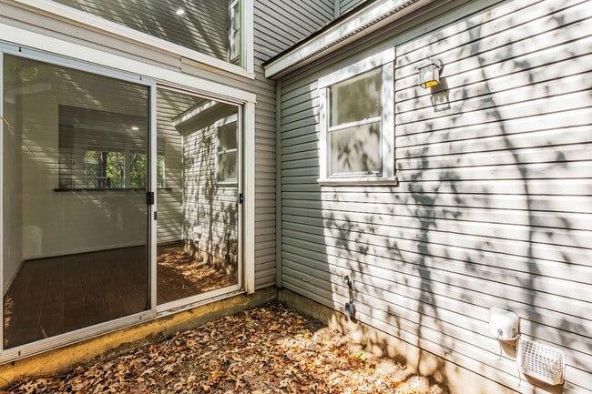 Building Photo - 15 Breezy Point Pl