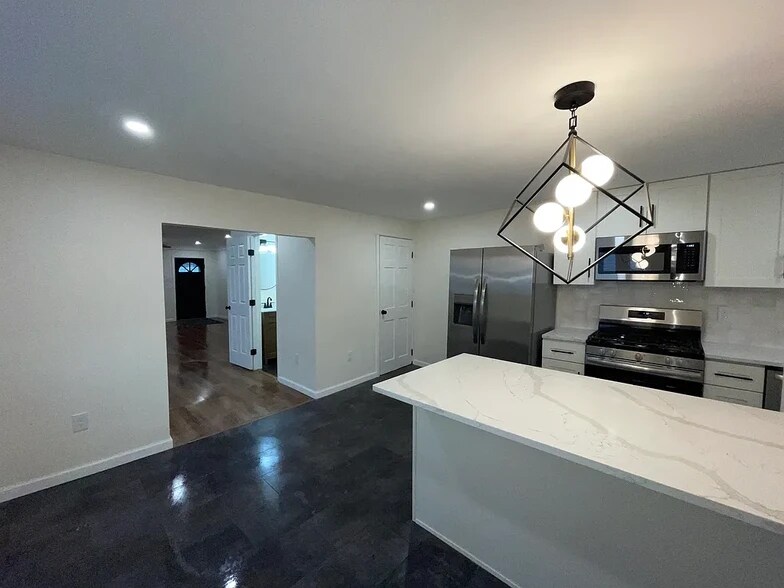 Kitchen 2 - 417 Ella St