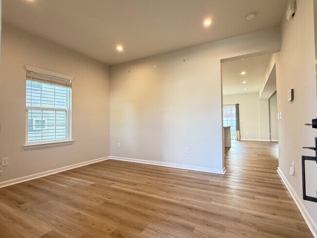 Building Photo - 3 Bedroom Single Family House for Rent