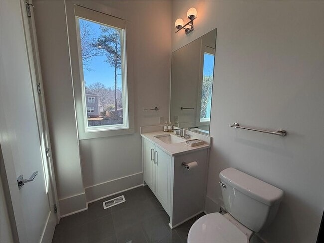 Building Photo - 2385 Nesbitt Dr NE