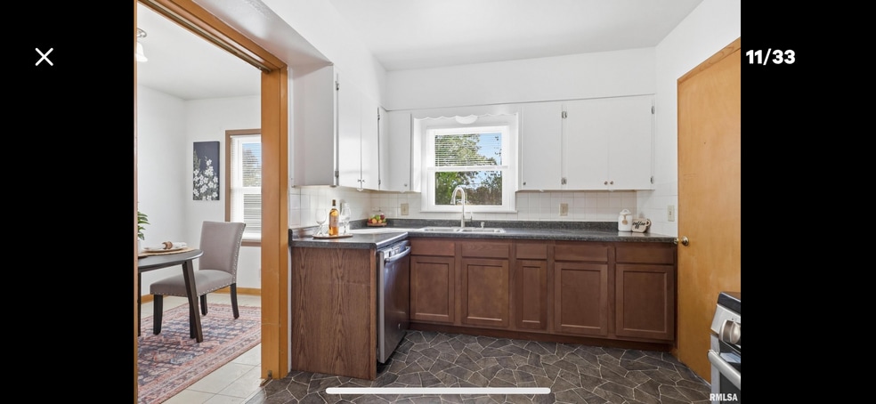 Building Photo - 1243 E Dover Ct